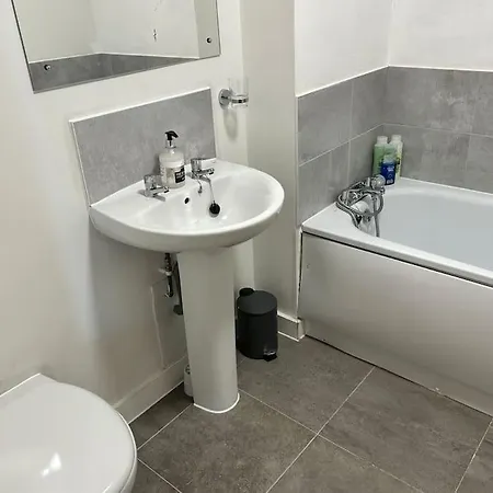 Cosy 2 Bed Apt Sleeps 4+Balcony Manchester Exterior foto