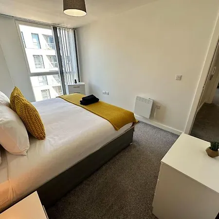 Cosy 2 Bed Apt Sleeps 4+Balcony Manchester Exterior foto