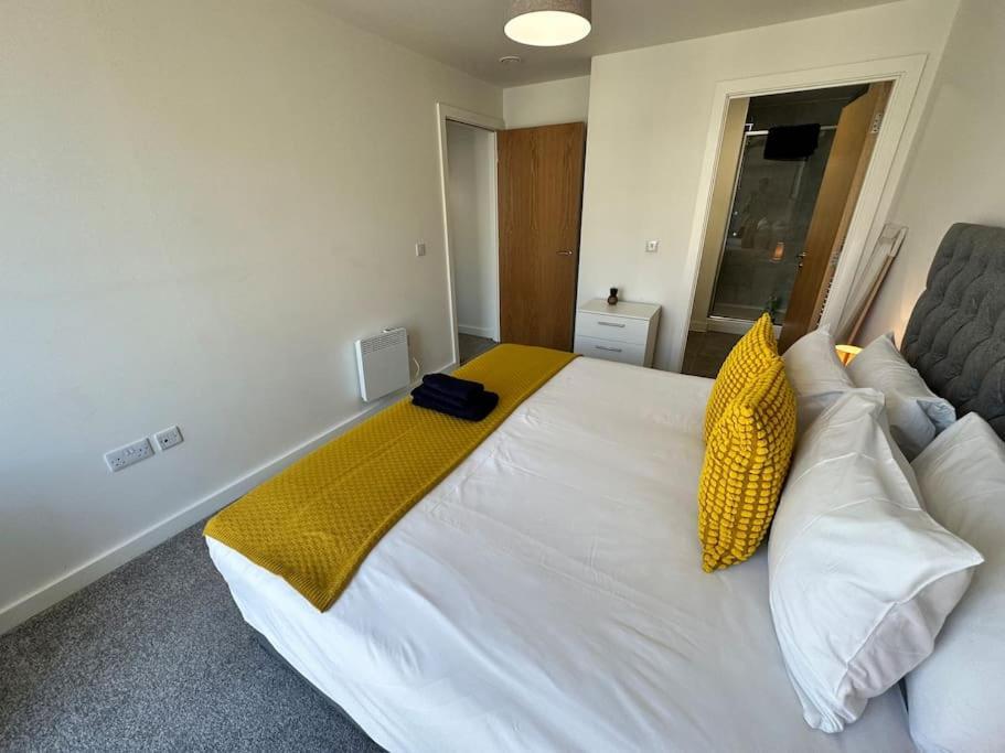 Cosy 2 Bed Sleeps 4+balcony Apartment Manchester