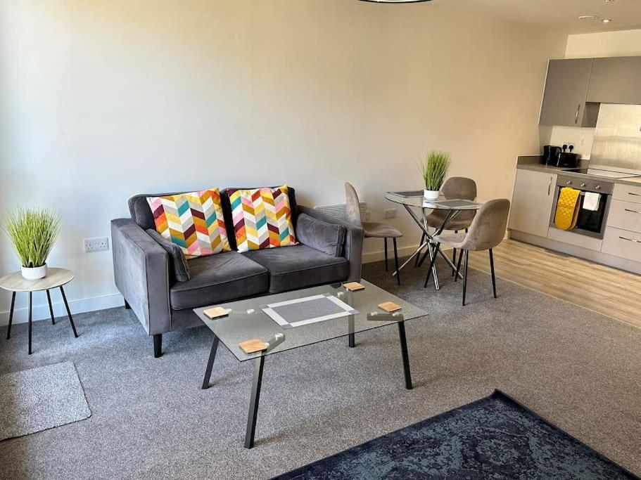 Apartment Cosy 2 Bed Sleeps 4+balcony