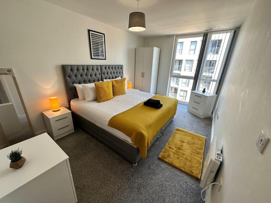 Cosy 2 Bed Sleeps 4+balcony *